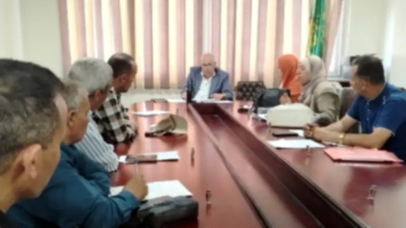 رئيس مدينة طوخ يحذر من تراكم القمامة حول أكشاك الكهرباء