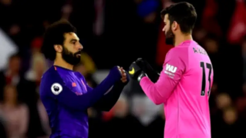 أليسون بيكر: محمد صلاح أسطورة خالدة في تاريخ ليفربول ورمز للالتزام