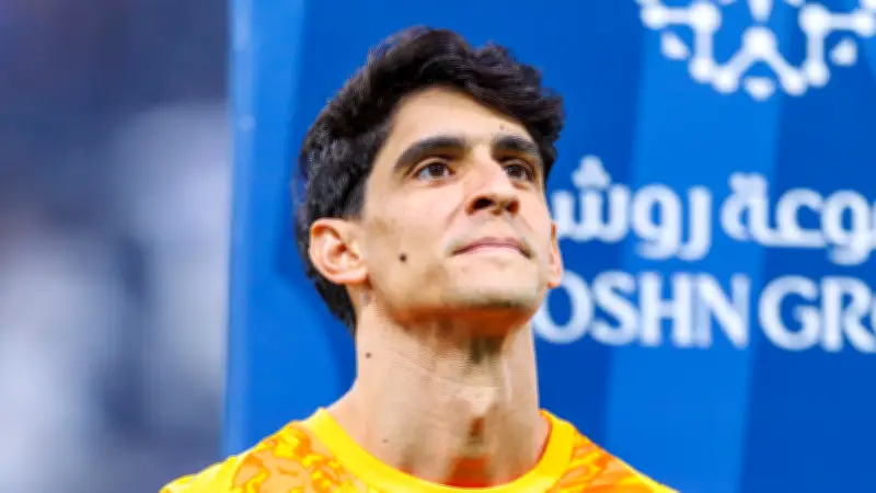 بونو وميندي يتقاسمان صدارة الحراس في دوري روشن السعودي