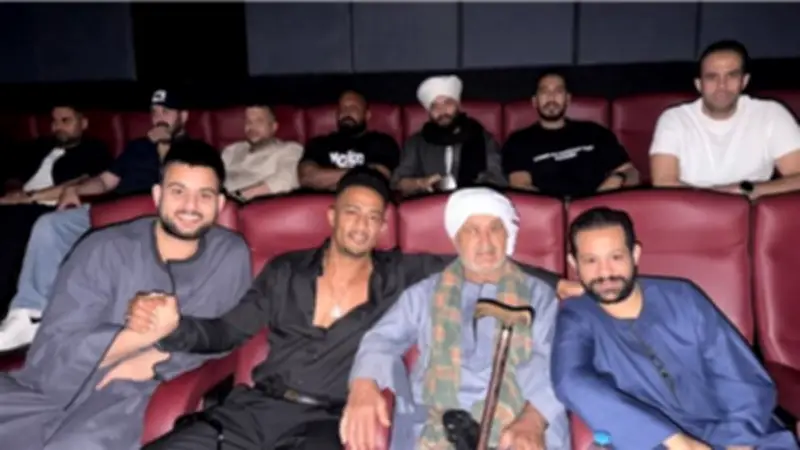 سخرية من محمد رمضان بسبب عدم ارتداء الجلابية مع الصعايدة الممنوعين