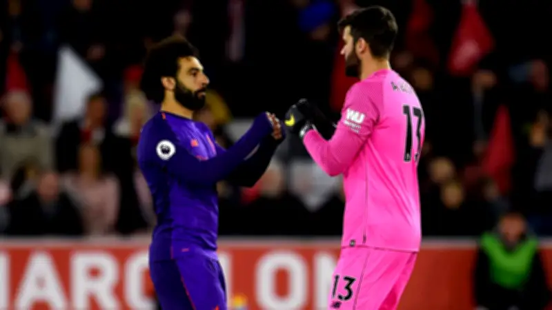 أليسون بيكر: محمد صلاح أحد أعظم أساطير ليفربول وإرثه سيبقى للأجيال