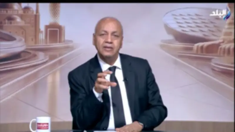 مصطفى بكري: تسميم كلاب الشوارع محرم.. والدولة تتبنى حلولاً علمية
