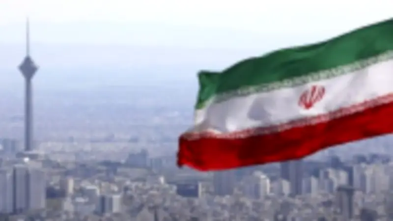 إيران تغلق مجالها الجوي في الغرب وتحذر من مواجهة جديدة