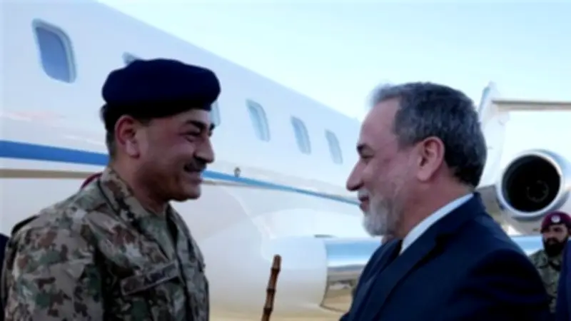 عراقجي يبحث مع قائد الجيش الباكستاني جهود منع التصعيد وإنهاء الحرب