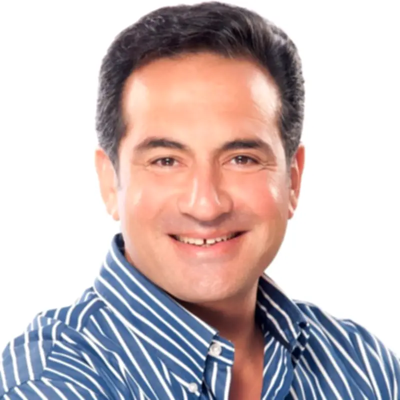 محمد ثروت يجري عملية جراحية بعد أزمة صحية شديدة وابنه يطلب الدعاء