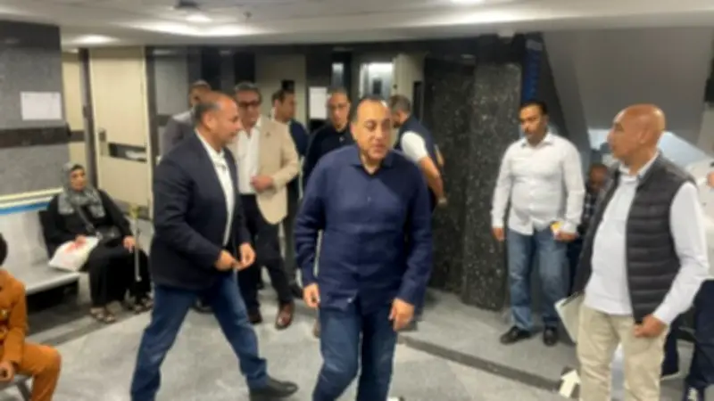مدبولي لطالبات بولاق الدكرور: قولوا رأيكم في المنصة ولا تخافوا من الوزير