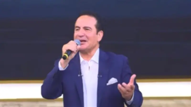 محمد ثروت يدخل المستشفى لإجراء عملية جراحية مفاجئة وتفاصيل علاقته بمبارك