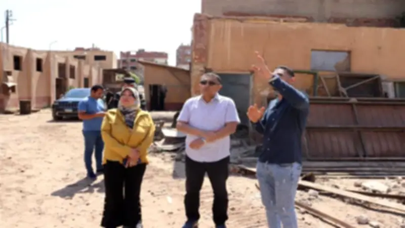 محافظ القليوبية يتفقد أعمال هدم مدخنة شركة قها للأغذية للتأكد من سلامتها