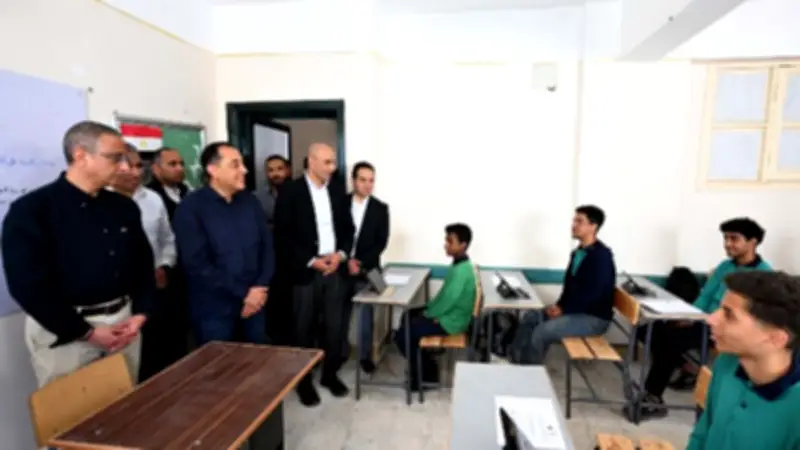 مدبولي يؤكد أهمية تدريس البرمجة والذكاء الاصطناعي والثقافة المالية