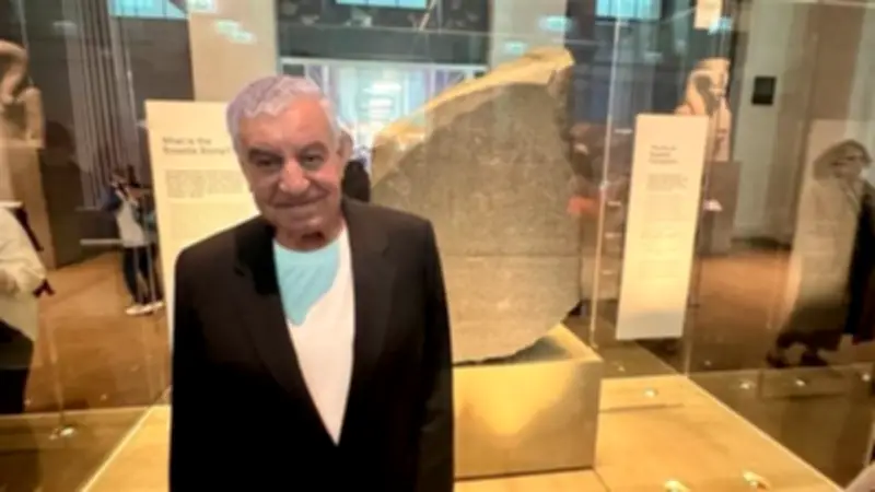 زاهي حواس يطلق نداء عالميا لاسترداد حجر رشيد من المتحف البريطاني