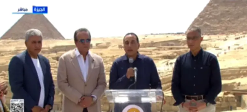 مؤتمر صحفي لرئيس الوزراء من أمام الأهرامات بث مباشر