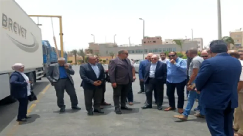 نائب وزير النقل يتفقد ميناء سفاجا لمتابعة سرعة تداول البضائع وتطوير الميناء