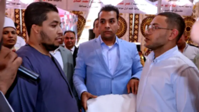 محافظ سوهاج يشهد صلحاً بين عائلتين بحي راشد