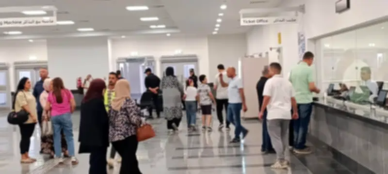 إقبال كبير من المواطنين على محطات المرحلة الأولى لمونوريل شرق النيل