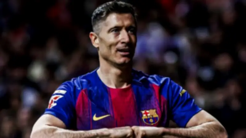 ديكو: يصعب تعويض رحيل ليفاندوفسكي عن برشلونة