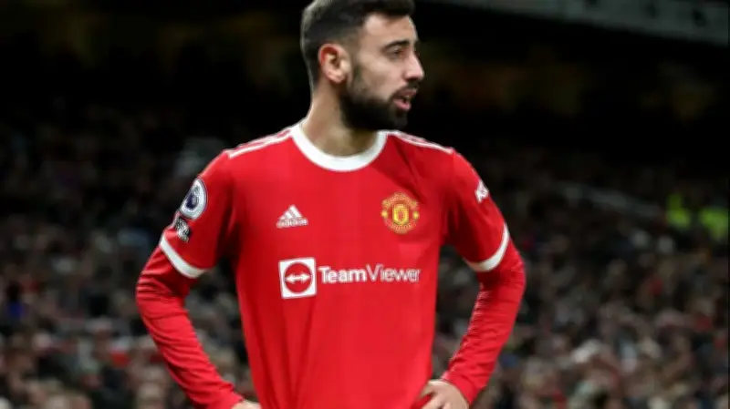 برونو فرنانديز يتوج بجائزة أفضل لاعب في الدوري الإنجليزي الممتاز