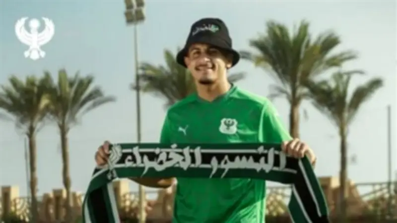 عمر الساعي يترقب حسم مستقبله مع الأهلي السبت المقبل