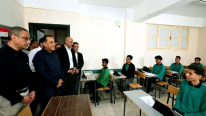 مدبولي يطمئن أولياء الأمور: لا قلق من تحديث المناهج التعليمية