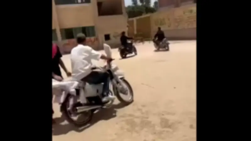 سباق موتوسيكلات في فناء مدرسة بالقليوبية يثير الجدل وتحقيق عاجل من التعليم