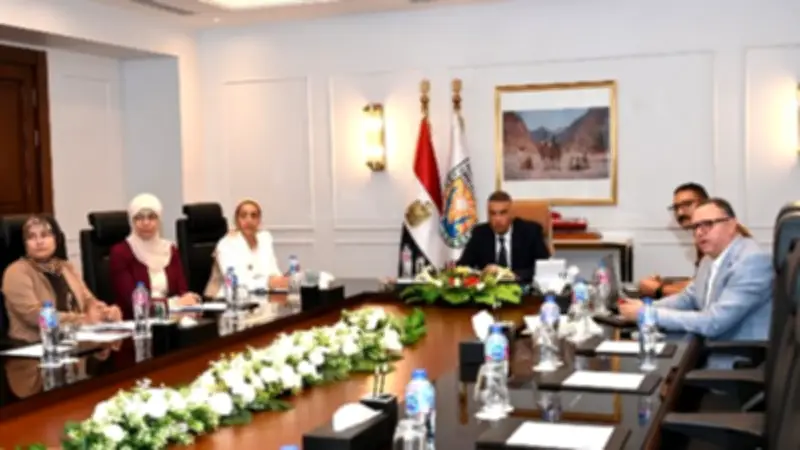 محافظ جنوب سيناء يبحث إنشاء منطقة سياحية وترفيهية متكاملة بجنان شرم