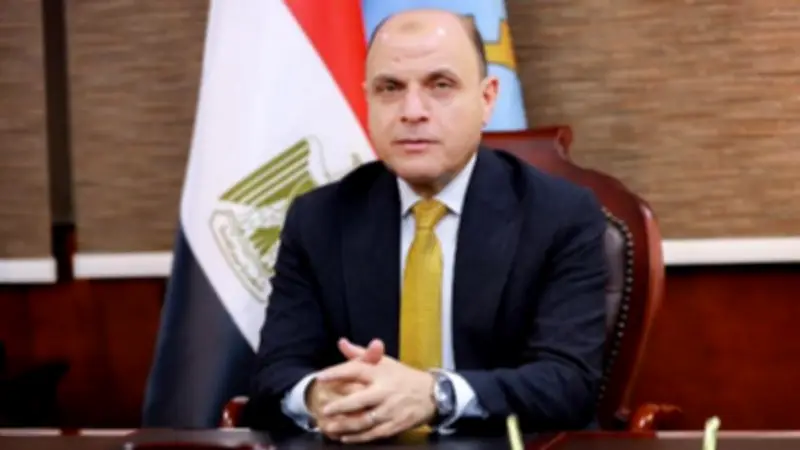 محافظ الغربية يفتتح مشروعات خدمية وينفذ حملة نظافة بسمنود