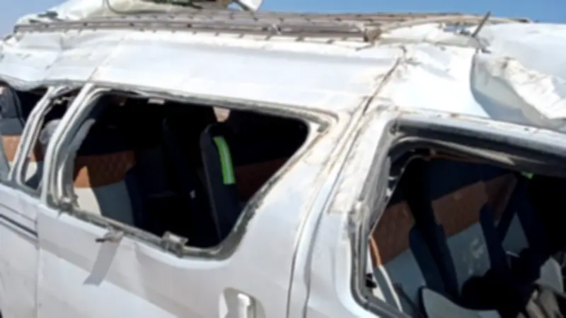 مصرع شخص وإصابة آخر في انقلاب سيارة بطريق مطروح السلوم