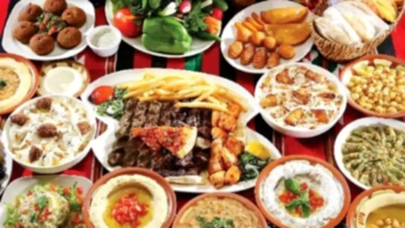 تحذير طبي لمرضى السكر والضغط من الإفراط في أكل العيد