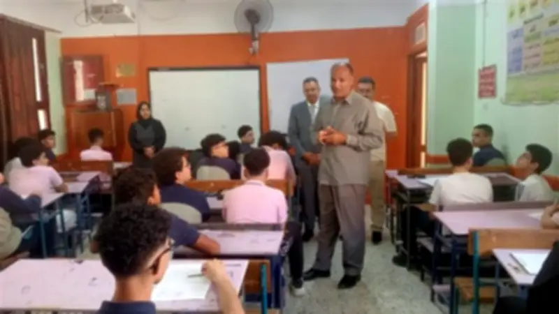 وكيل تعليم الدقهلية يتفقد امتحانات النقل في يومها الأخير بالمنصورة