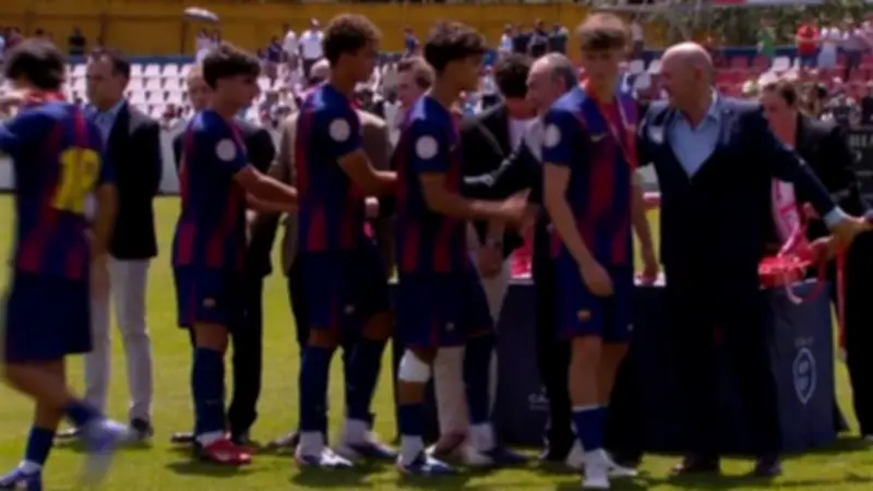 حمزة عبد الكريم يخسر نهائي كأس الأبطال مع شباب برشلونة أمام ريال مدريد