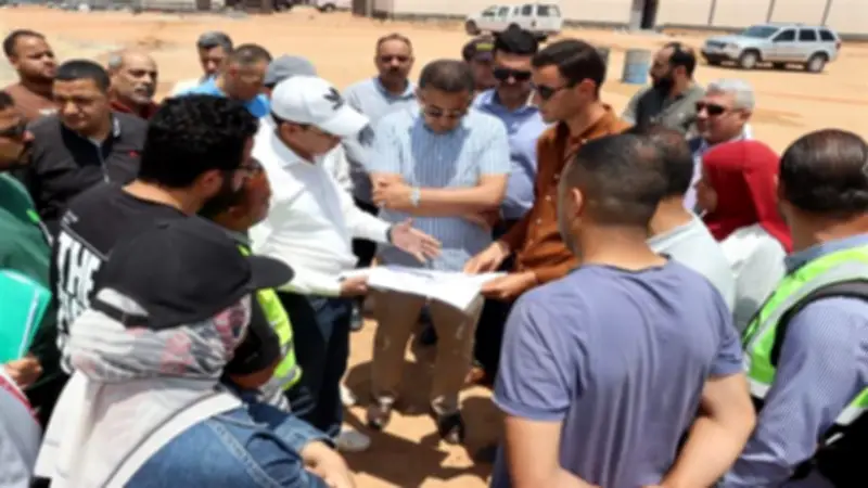 محافظ القليوبية يتفقد مشروع حضانة لتجميع السيارات المخالفة بالخانكة