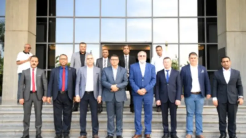 محافظ قنا والقنصل الروسي يتفقدان مشروعات استثمارية وصناعية بالمحافظة