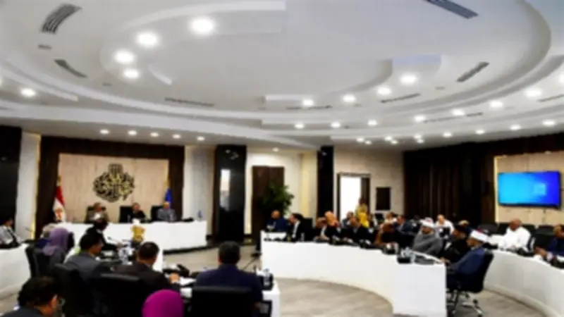 محافظ أسوان يترأس اجتماع مجلس الصحة الإقليمي لتحسين الخدمات الطبية