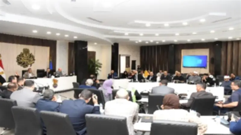 محافظ أسوان يترأس اجتماع مجلس الصحة الإقليمي لتطوير المنظومة الطبية