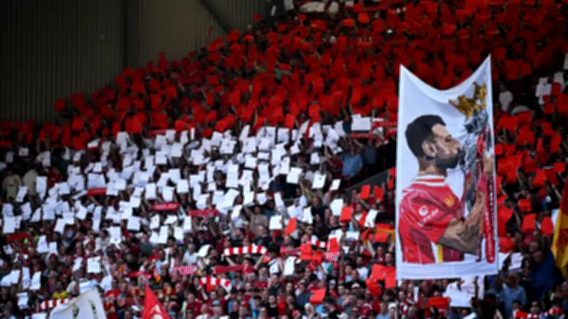 جماهير ليفربول تودع صلاح وروبرتسون بتيفو استثنائي في مباراة برينتفورد