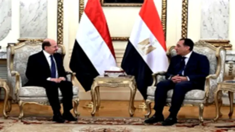 مدبولي يؤكد دعم مصر لليمن وتعزيز التعاون الثنائي خلال لقائه برئيس الوزراء اليمني