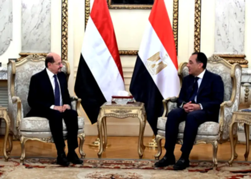 رئيس الوزراء يؤكد دعم مصر للحكومة الشرعية في اليمن