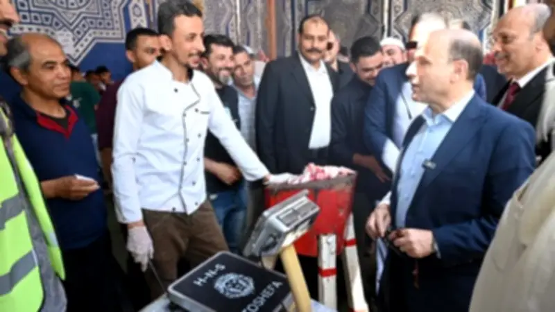 محافظ الغربية يتفقد منفذ لحوم وسوق اليوم الواحد بأسعار مخفضة بسمنود