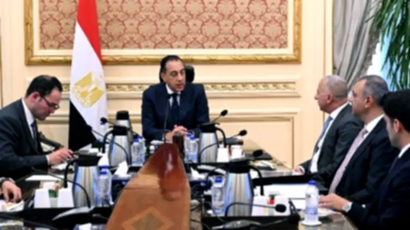 مدبولي يبحث خطة تصنيع سيارات جديدة في مصر مع مصنعين عالميين ونواب يشيدون