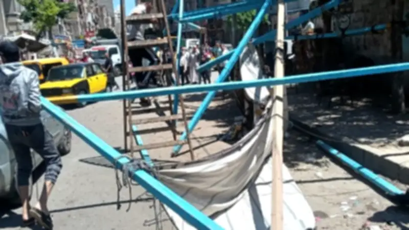 إزالة شادر مخالف قفل الطريق في منطقة الفلكي بالإسكندرية