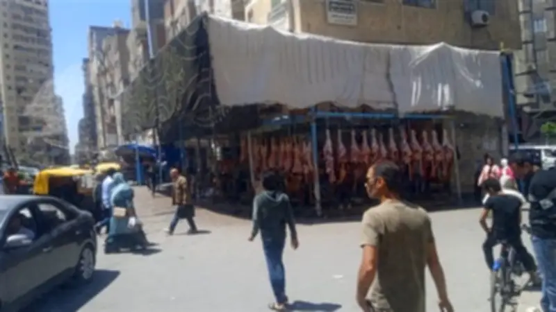 إزالة شادر لحوم مخالف بمنطقة الفلكي في الإسكندرية لتعطيله المرور