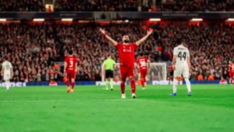 حفيظ دراجي يصف وداع جماهير ليفربول لمحمد صلاح بأنه يليق بالملوك