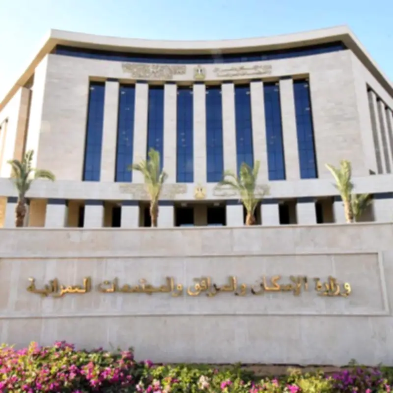 طرح محال تجارية وصيدلية ومركز خدمي للبيع بثلاث مدن جديدة