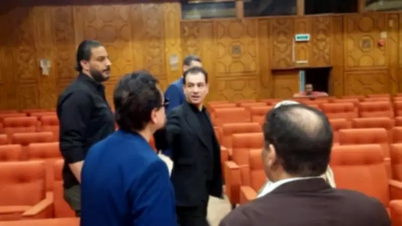 هشام عطوة يتفقد قصر ثقافة الإسماعيلية استعداداً للمهرجان القومي للمسرح