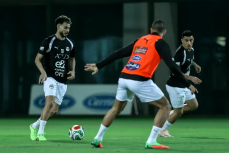 العقيد يمنح المقاتل حسامية قبل كأس العالم
