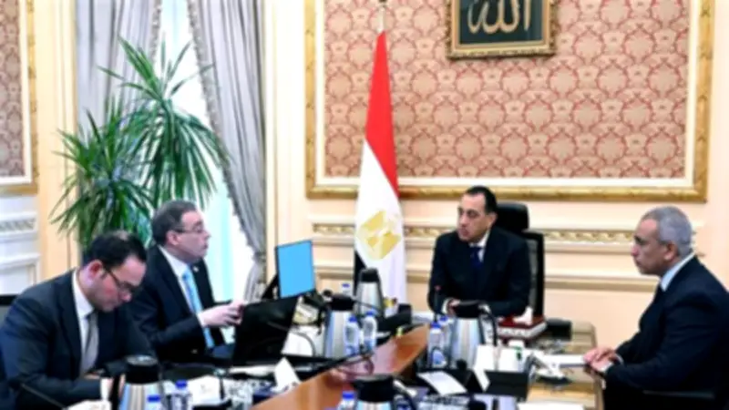 مدبولي يتابع مع رئيس التنظيم والإدارة تطوير الأداء الحكومي