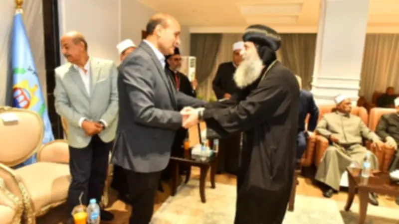 الأنبا بيجول يشارك في تهنئة محافظ أسيوط بعيد الأضحى المبارك