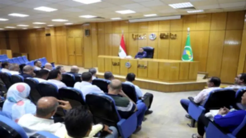سيارات متنقلة تجوب قرى المنيا لتسهيل تراخيص المحال التجارية