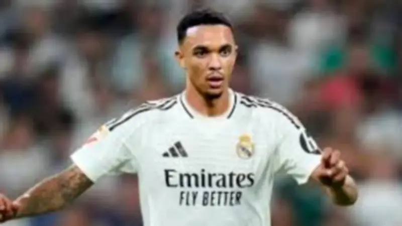 كاي والكر يدافع عن أرنولد بعد استبعاده من منتخب إنجلترا