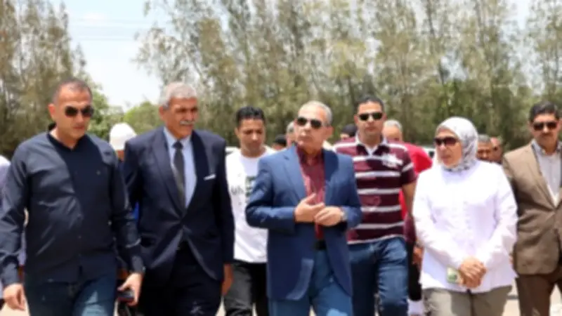 محافظ الإسماعيلية يتفقد مشروعات حياة كريمة بقرية التقدم