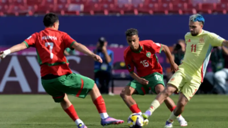 موهبة المغرب تشعل الصراع بين الأهلي وأياكس الهولندي